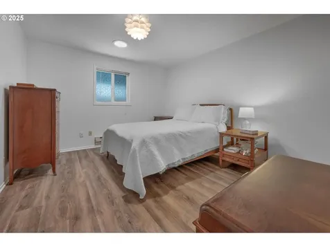 11144 NE Knott Street Portland OR 97220