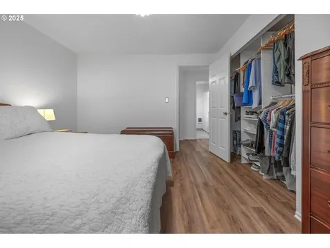11144 NE Knott Street Portland OR 97220