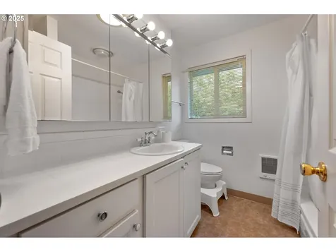 11144 NE Knott Street Portland OR 97220