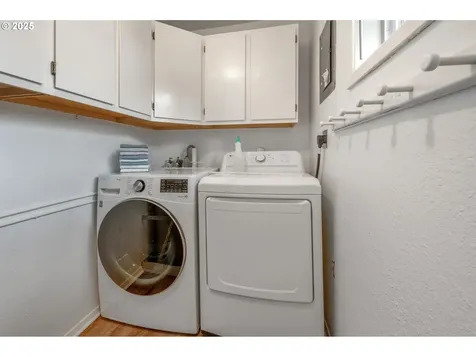 11144 NE Knott Street Portland OR 97220