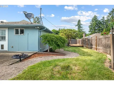 11144 NE Knott Street Portland OR 97220