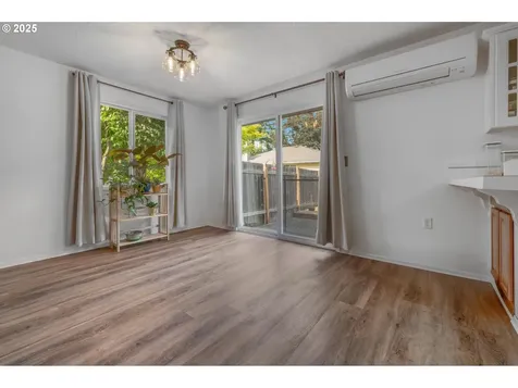 11144 NE Knott Street Portland OR 97220