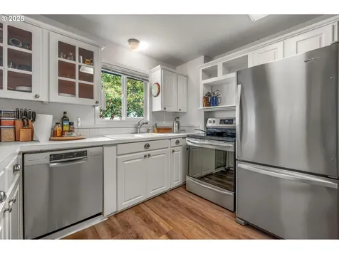 11144 NE Knott Street Portland OR 97220