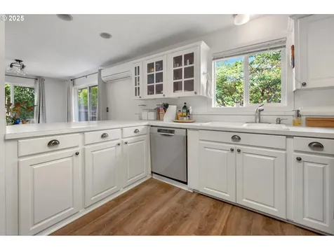 11144 NE Knott Street Portland OR 97220