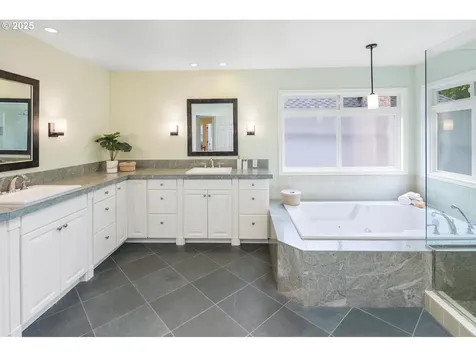 14135 Edenberry Drive Lake Oswego OR 97035
