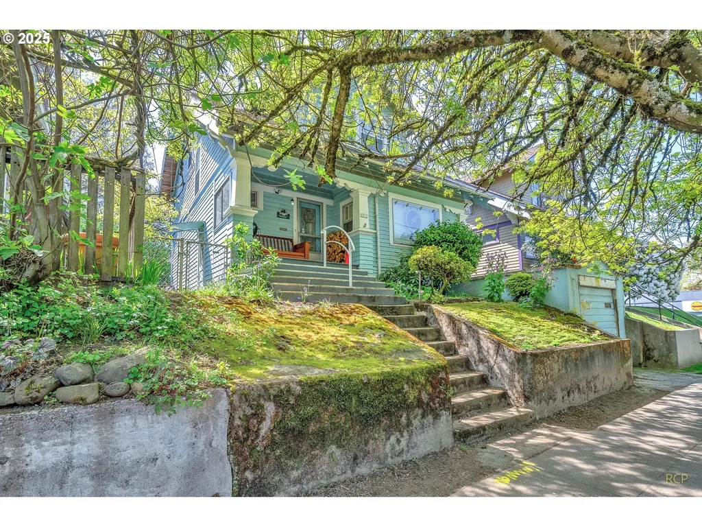 3516 SE Division Street Portland OR 97202