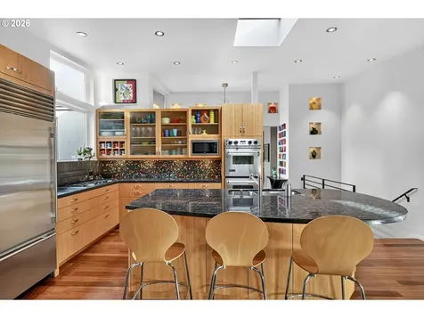 6736 SW Hamilton Court Portland OR 97225