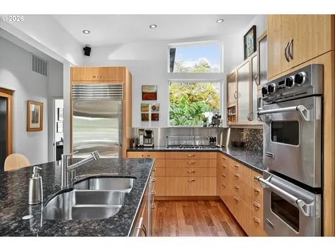 6736 SW Hamilton Court Portland OR 97225