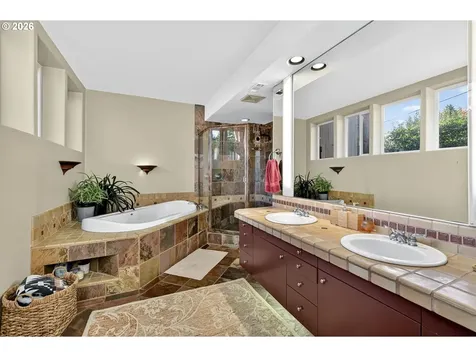 6736 SW Hamilton Court Portland OR 97225