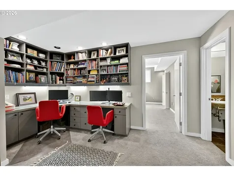 6736 SW Hamilton Court Portland OR 97225