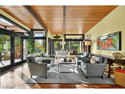 6736 SW Hamilton Court Portland OR 97225