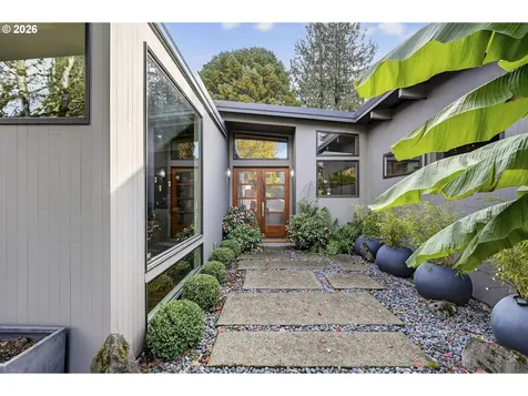 6736 SW Hamilton Court Portland OR 97225
