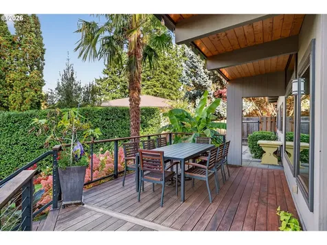 6736 SW Hamilton Court Portland OR 97225