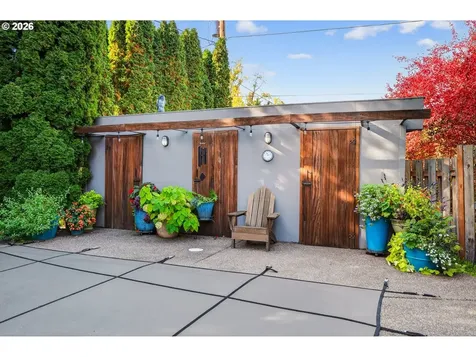 6736 SW Hamilton Court Portland OR 97225