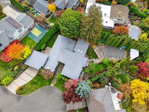 6736 SW Hamilton Court Portland OR 97225