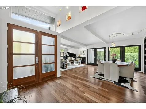 6736 SW Hamilton Court Portland OR 97225