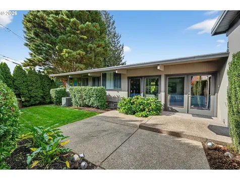 6736 SW Hamilton Court Portland OR 97225
