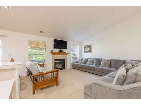 2803 Revere Street Woodburn OR 97071