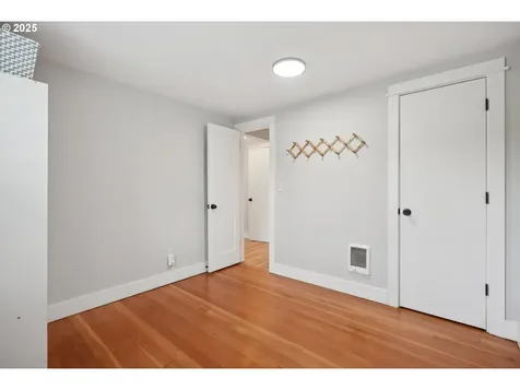 4803 SW Dickinson Street Portland OR 97219
