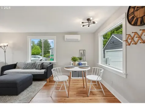 4803 SW Dickinson Street Portland OR 97219