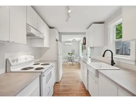 4803 SW Dickinson Street Portland OR 97219