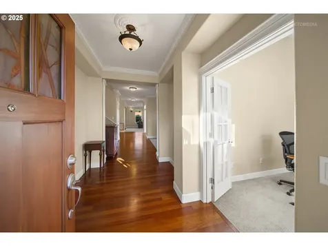 5208 NW Shoreline Way Portland OR 97229