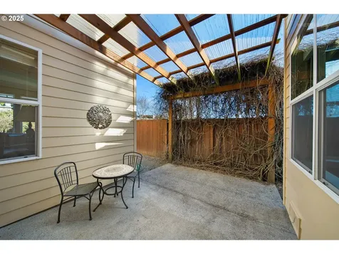 5208 NW Shoreline Way Portland OR 97229