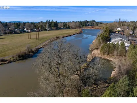 5208 NW Shoreline Way Portland OR 97229