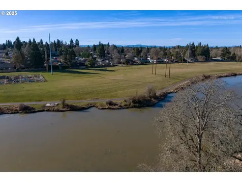 5208 NW Shoreline Way Portland OR 97229