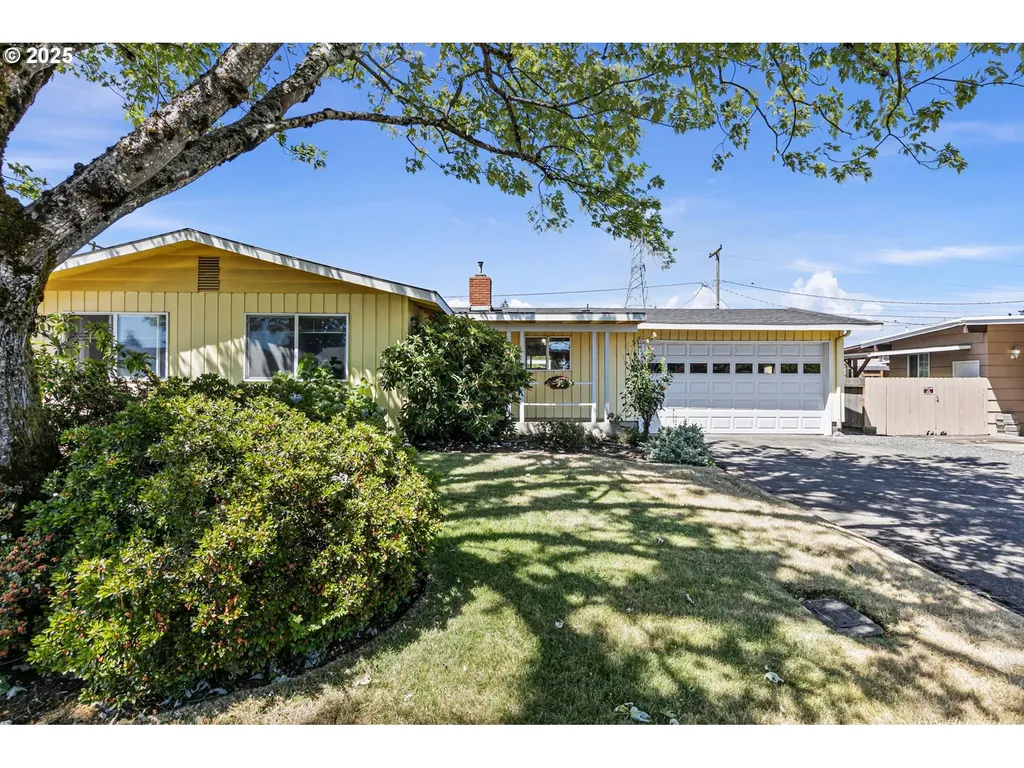 1482 W Fairview Drive Springfield OR 97477