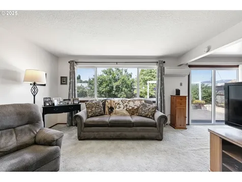 1482 W Fairview Drive Springfield OR 97477