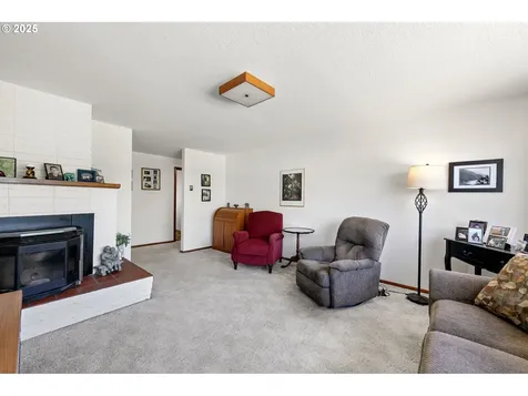 1482 W Fairview Drive Springfield OR 97477