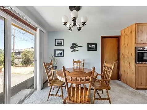 1482 W Fairview Drive Springfield OR 97477
