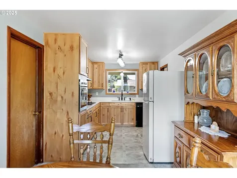 1482 W Fairview Drive Springfield OR 97477