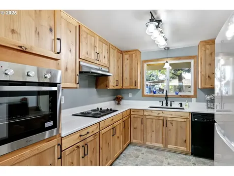 1482 W Fairview Drive Springfield OR 97477