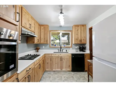 1482 W Fairview Drive Springfield OR 97477