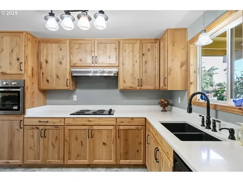 1482 W Fairview Drive Springfield OR 97477