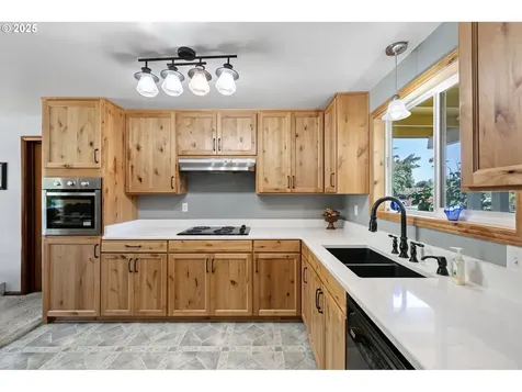 1482 W Fairview Drive Springfield OR 97477
