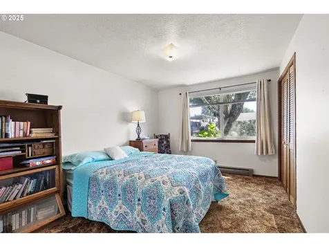 1482 W Fairview Drive Springfield OR 97477