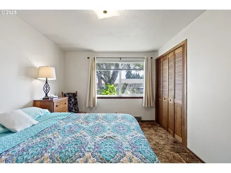 1482 W Fairview Drive Springfield OR 97477