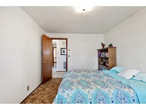 1482 W Fairview Drive Springfield OR 97477