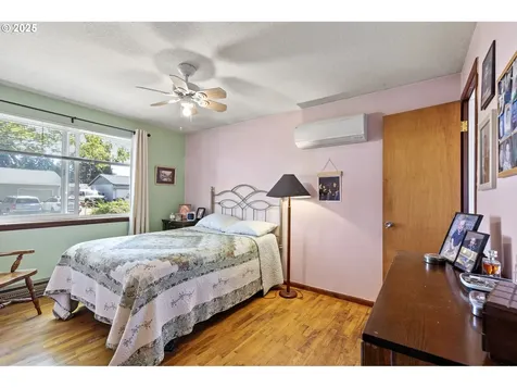 1482 W Fairview Drive Springfield OR 97477