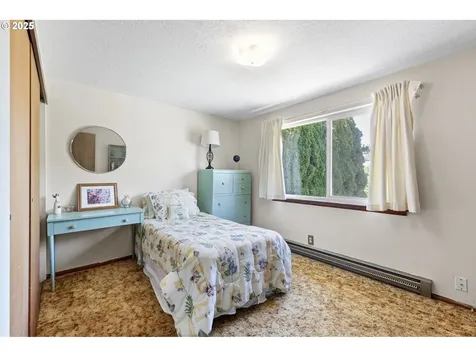 1482 W Fairview Drive Springfield OR 97477
