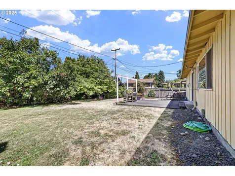 1482 W Fairview Drive Springfield OR 97477