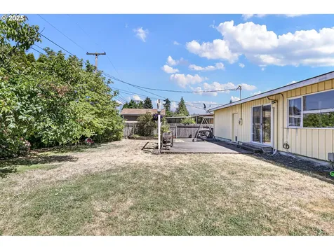 1482 W Fairview Drive Springfield OR 97477