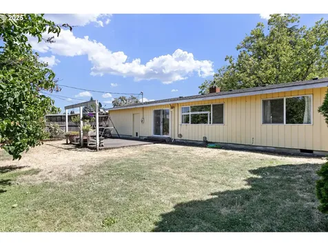 1482 W Fairview Drive Springfield OR 97477