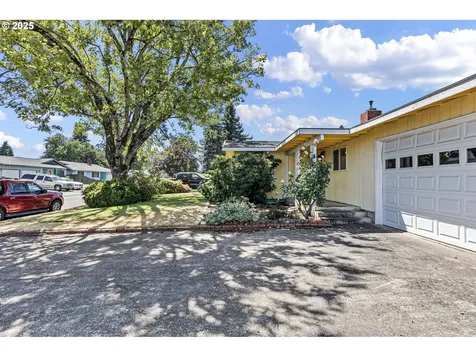 1482 W Fairview Drive Springfield OR 97477