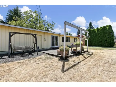 1482 W Fairview Drive Springfield OR 97477