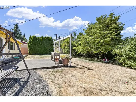 1482 W Fairview Drive Springfield OR 97477