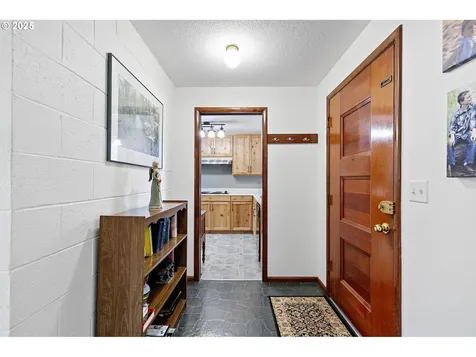 1482 W Fairview Drive Springfield OR 97477